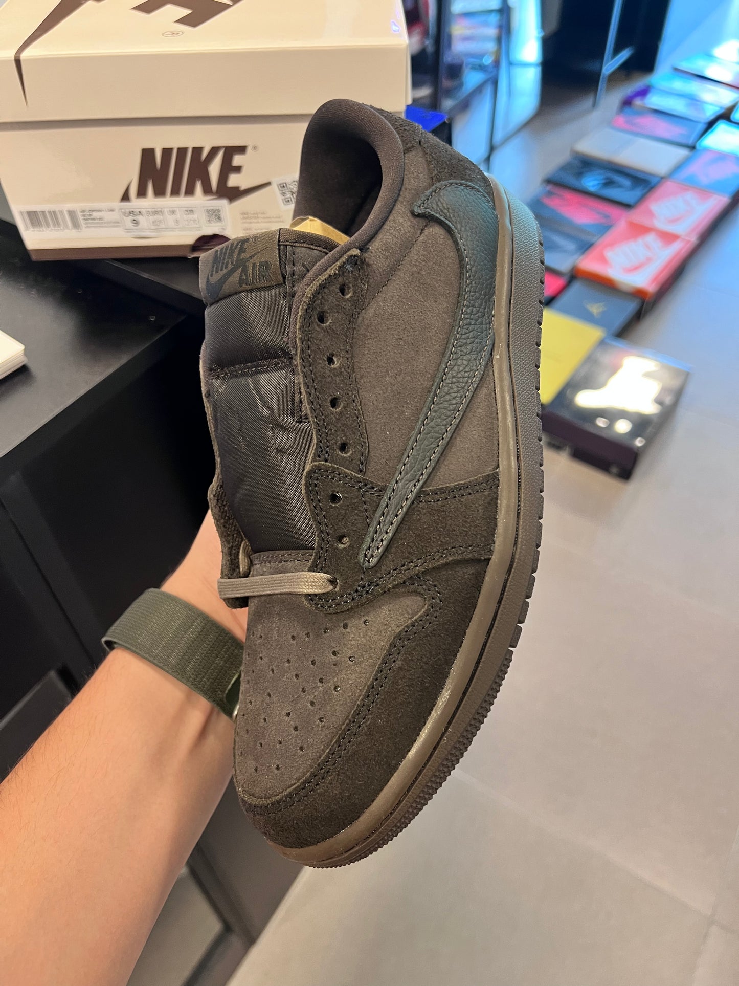 Jordan 1 Retro Low OG SP
Travis Scott Velvet Brown