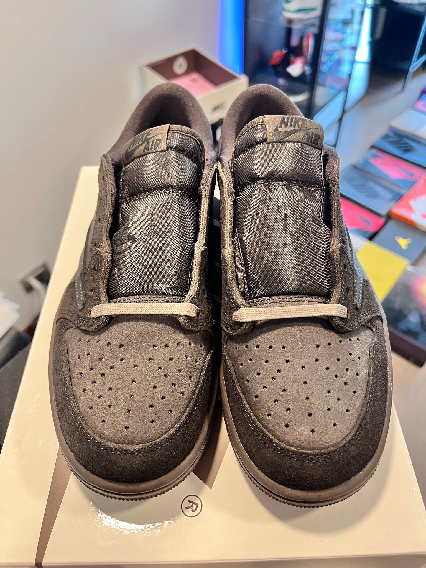 Jordan 1 Retro Low OG SP
Travis Scott Velvet Brown