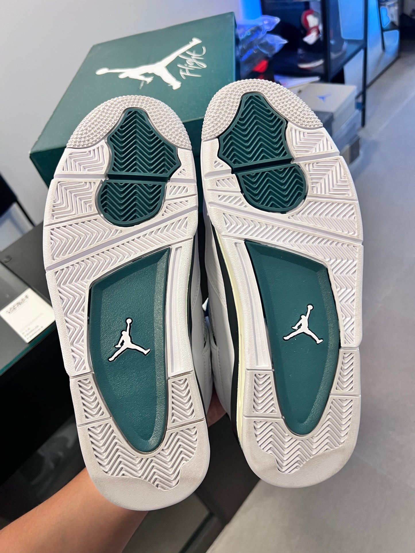 Jordan 4 Retro
Oxidized Green