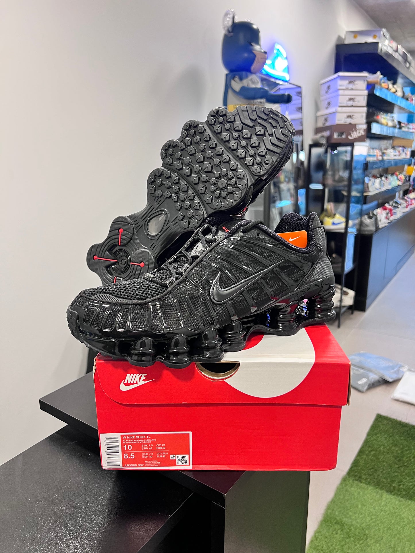 Nike Shox TL
Black Max Orange (Women's)