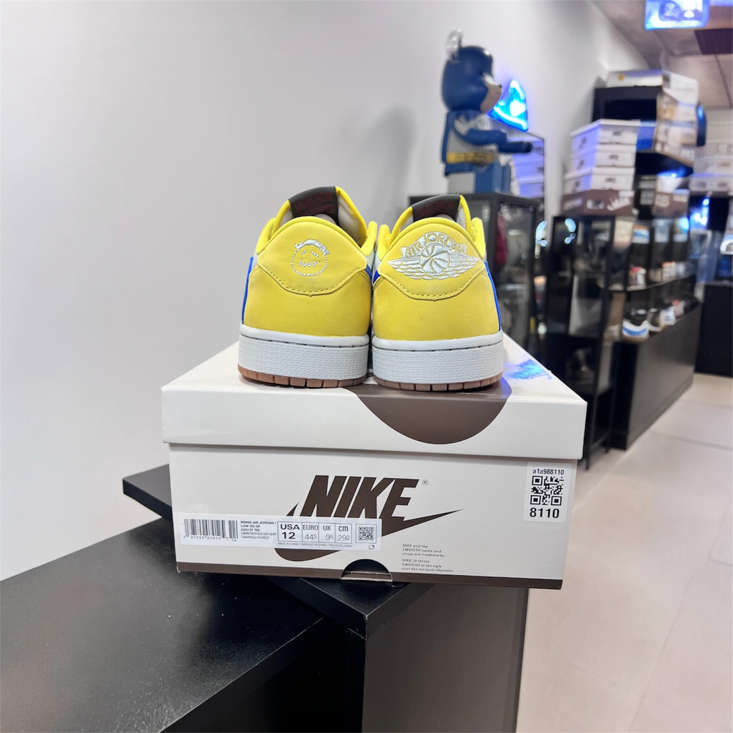 Jordan 1 Retro Low OG SP
Travis Scott Canary (Women's)