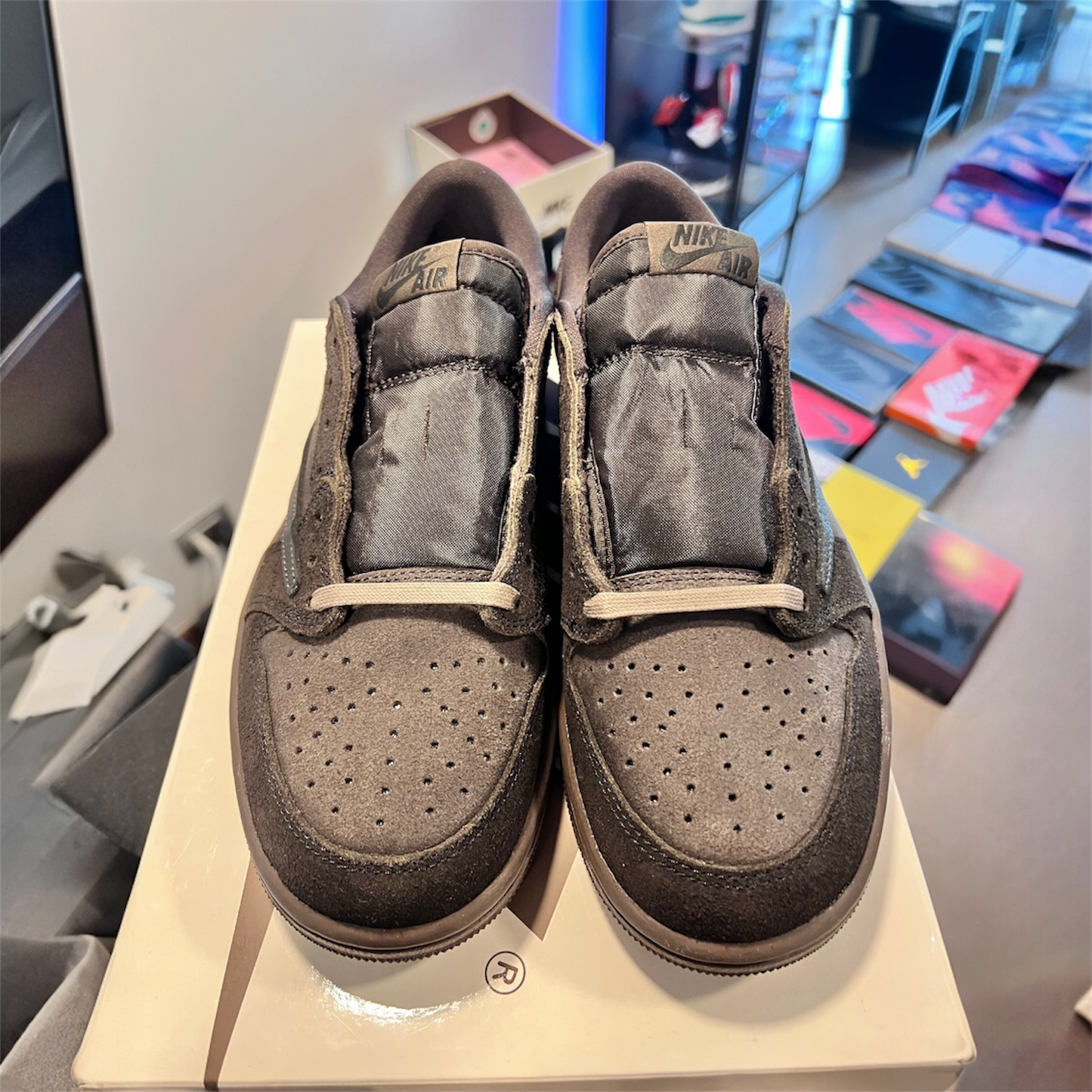 Jordan 1 Retro Low OG SP
Travis Scott Velvet Brown