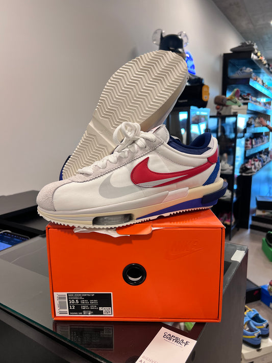 Nike Zoom Cortez SP
sacai White University Red Blue