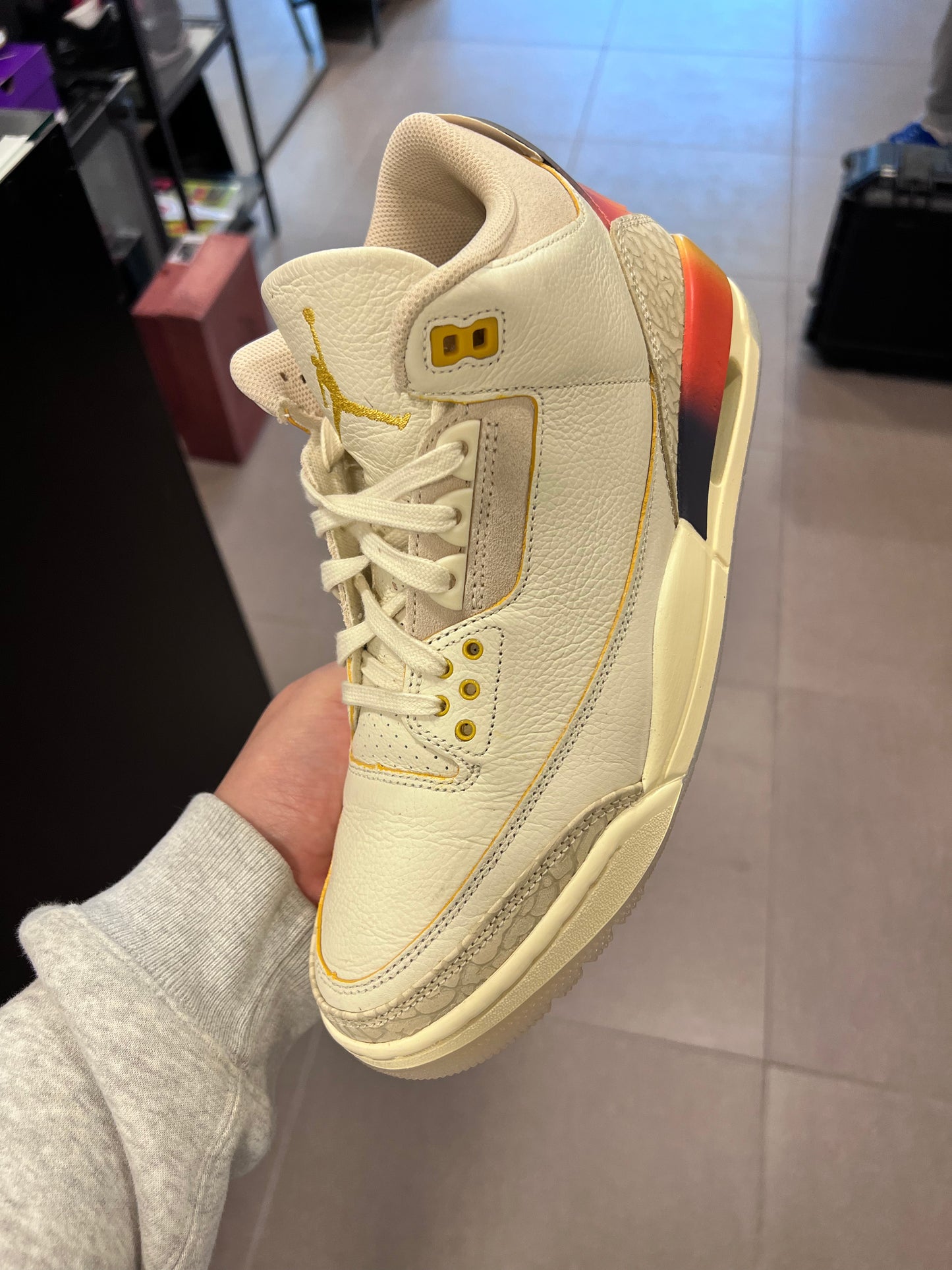 Jordan 3 Retro SP
J Balvin Medellín Sunset ( Usada )